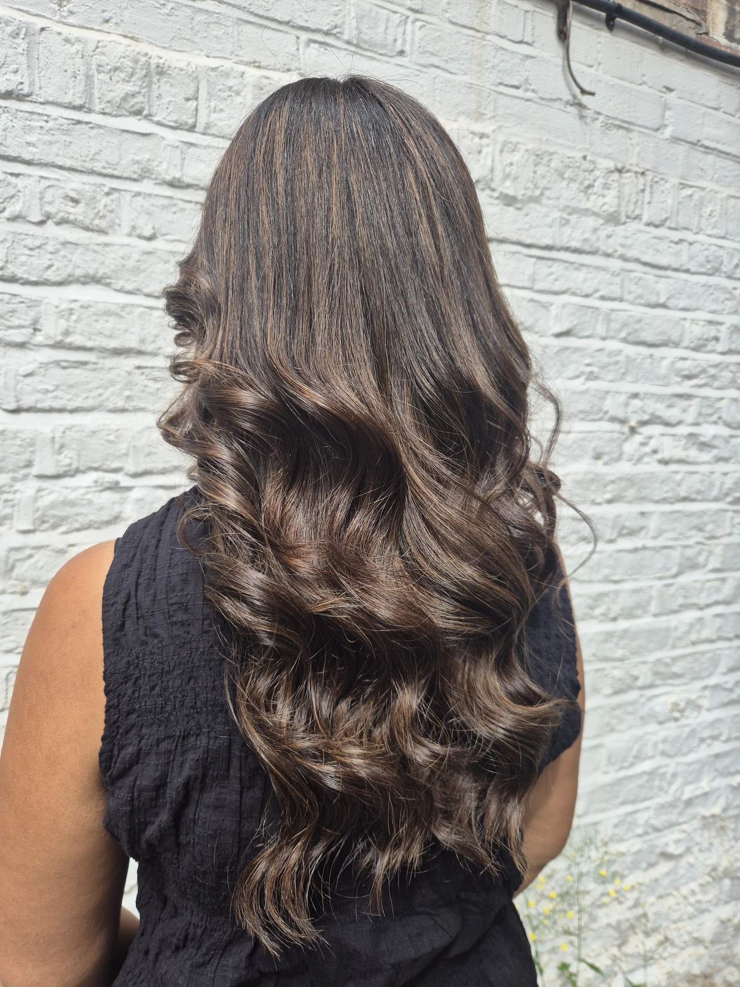 Glossy brunette hair with soft waves