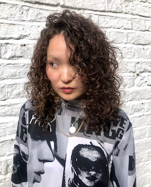 model with shoulder length curly hair